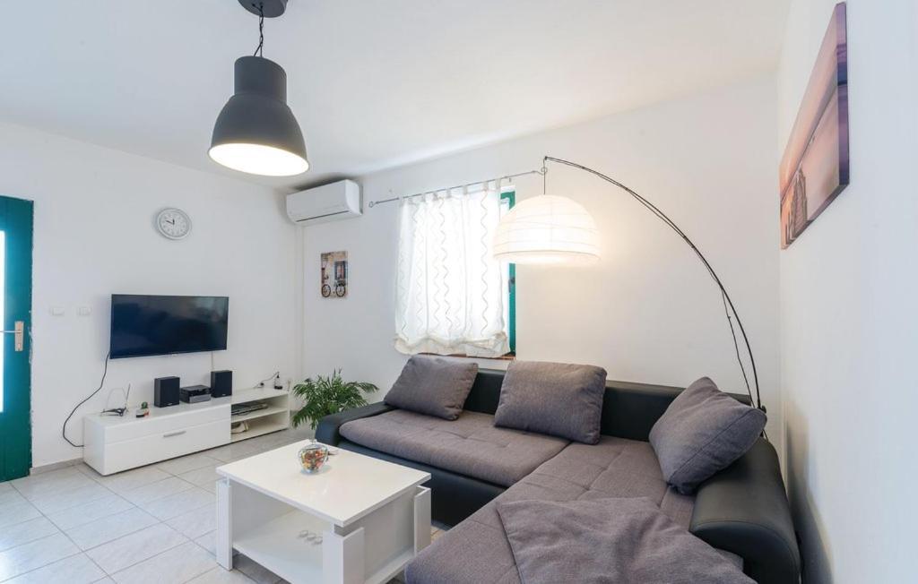 Holiday Home Lucija スベティ・フィリップ・イ・ヤコブ エクステリア 写真