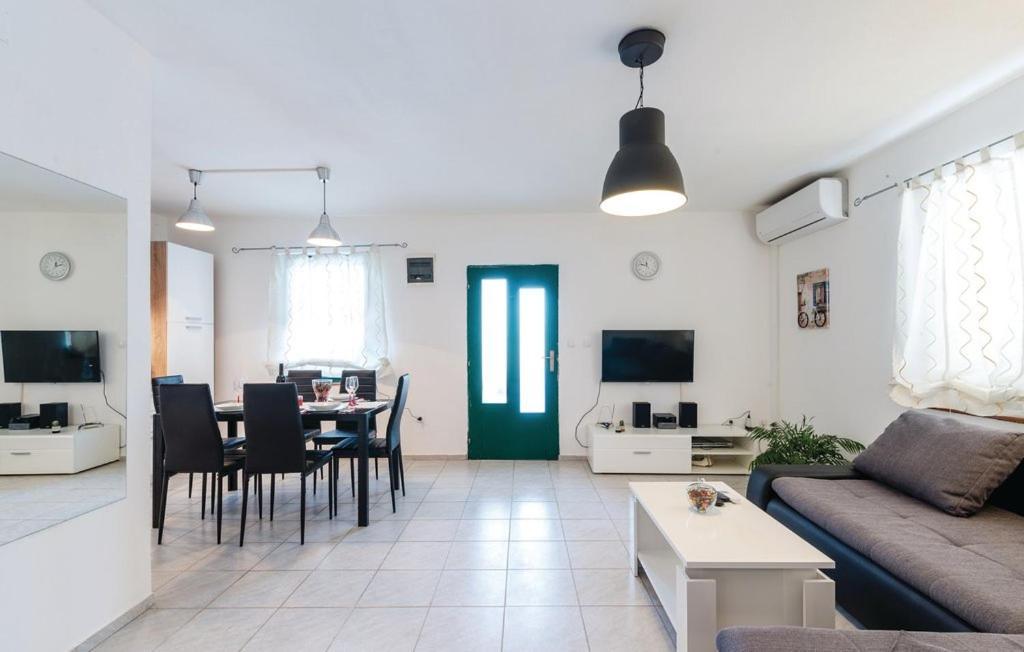 Holiday Home Lucija スベティ・フィリップ・イ・ヤコブ エクステリア 写真