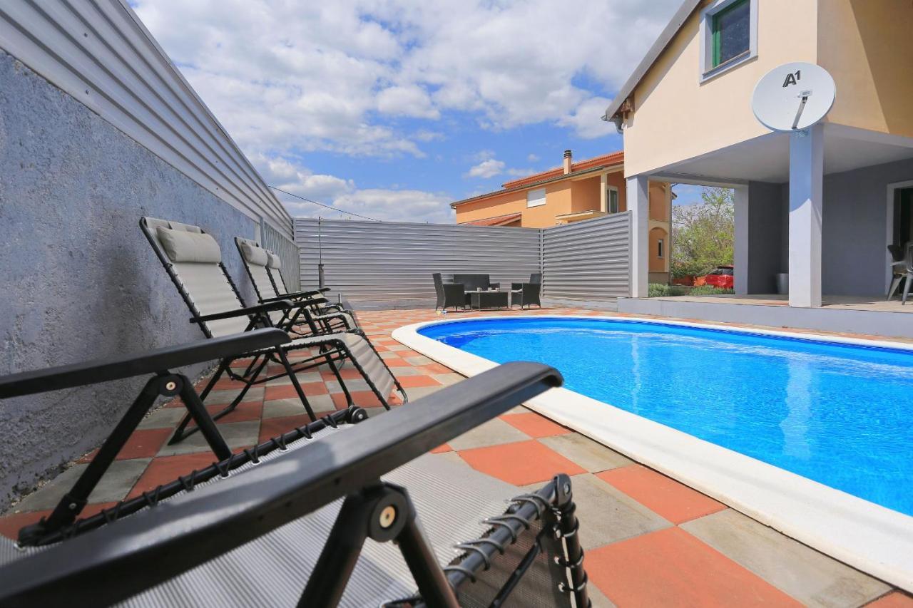 Holiday Home Lucija スベティ・フィリップ・イ・ヤコブ エクステリア 写真